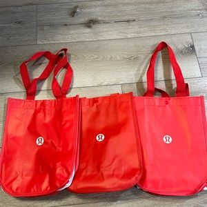 3x Lululemon Shoppers